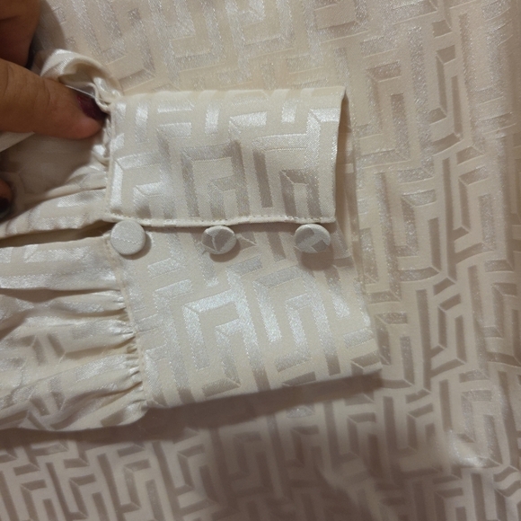 🌿 Elegant Satin Jacquard Blouse – EXPRESS - Picture 4 of 6